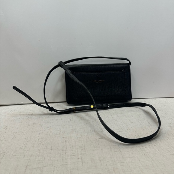 Marc Jacobs Elegant Black Crossbody Bag - Picture 2 of 12